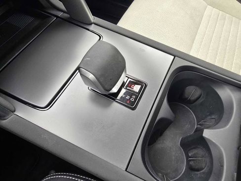 Used 2025 Land Rover Discovery Sport S image 32