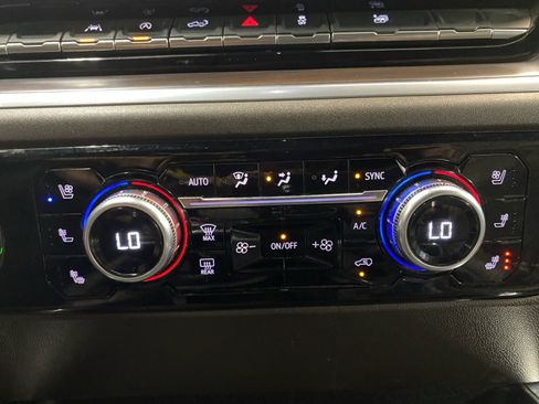 Used 2022 GMC Sierra 1500 SLT w/ SLT Convenience Package image 26