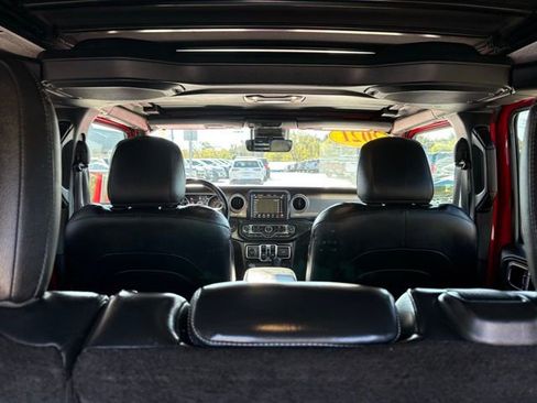 Used 2021 Jeep Wrangler Unlimited Sahara image 40