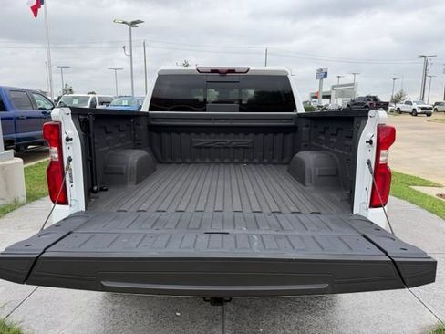 Used 2023 Chevrolet Silverado 1500 ZR2 w/ Technology Package AWD/4WD image 7