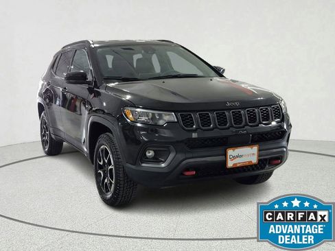 Used 2024 Jeep Compass Trailhawk AWD/4WD image 8