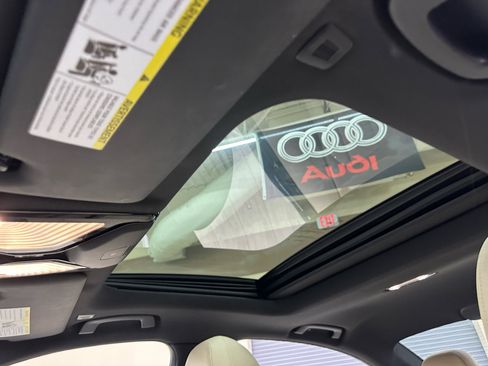 Used 2019 BMW 330i xDrive Sedan w/ Driving Assistance Package image 31