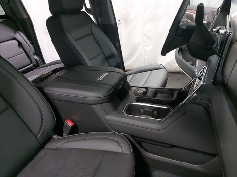 New 2025 GMC Sierra 2500 Denali w/ Denali Reserve Package image 10