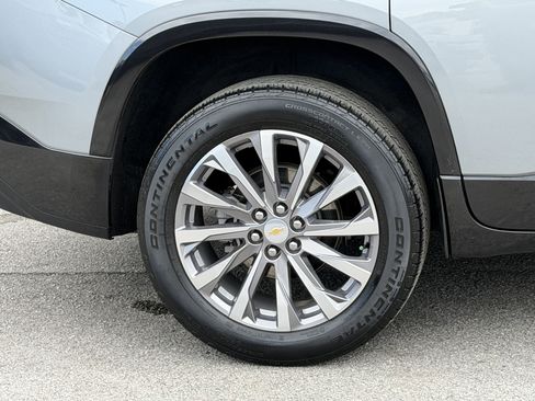 Used 2023 Chevrolet Traverse Premier image 11