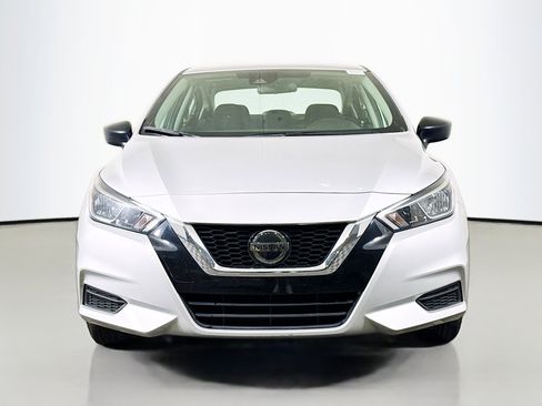 Used 2022 Nissan Versa S w/ Trunk Package image 2