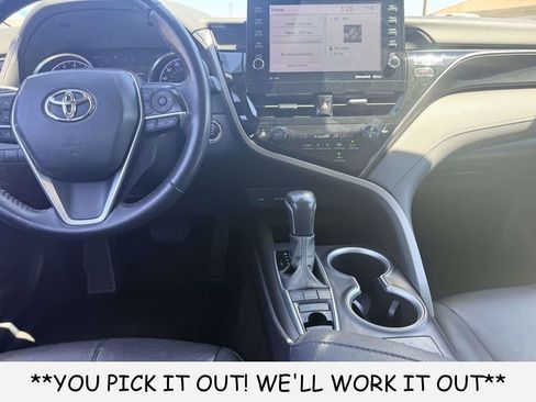 Used 2022 Toyota Camry XLE FWD image 25