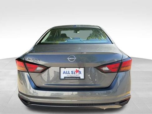 Used 2025 Nissan Altima 2.5 SV image 8
