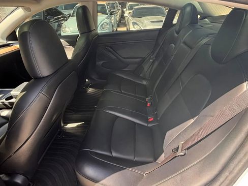Used 2023 Tesla Model 3 Standard Range image 9