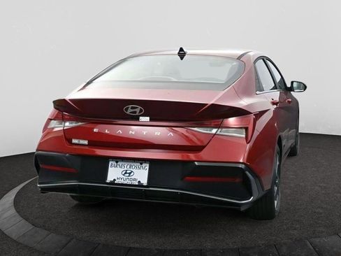 Used 2025 Hyundai Elantra SEL image 6