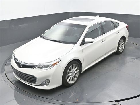Used 2014 Toyota Avalon Limited image 16