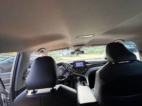 Used 2023 Toyota Camry SE image 6