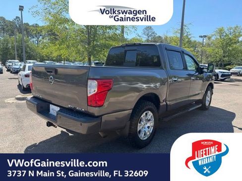 Used 2018 Nissan Titan SV w/ SV Convenience Package AWD/4WD image 6