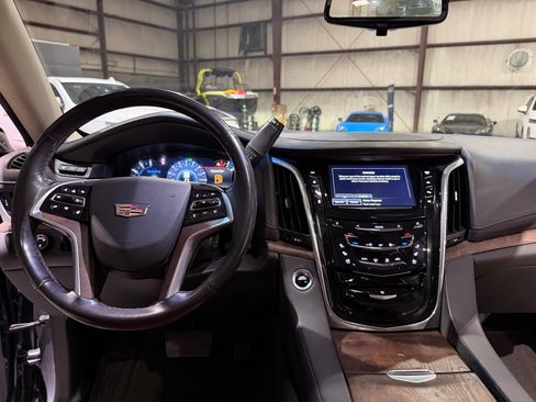 Used 2019 Cadillac Escalade ESV Premium Luxury RWD image 30