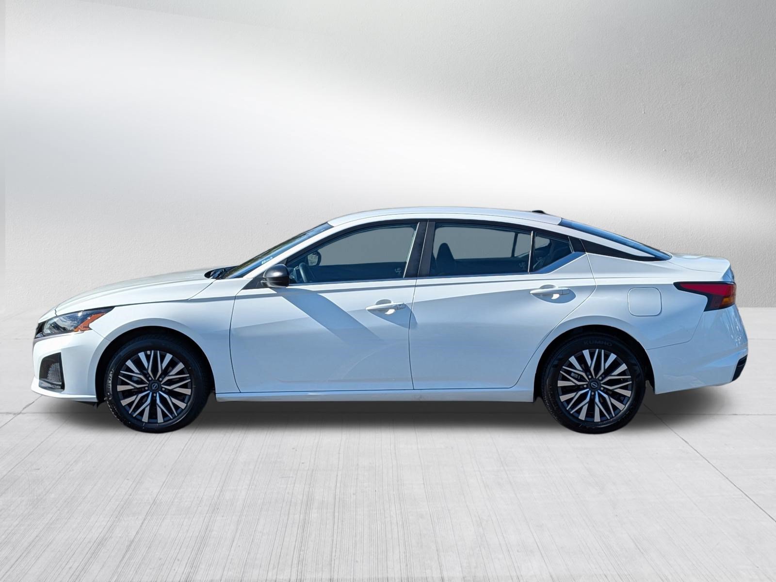 Used 2026 Nissan Altima 2.5 SV AWD/4WD image 2