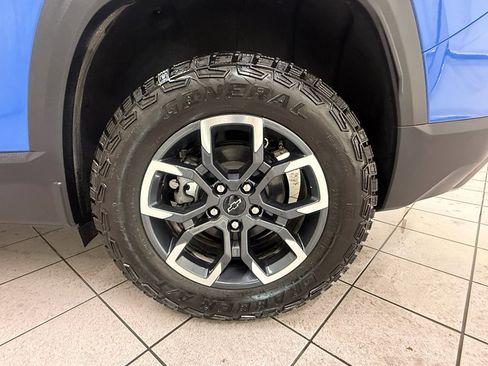 Certified 2025 Chevrolet Equinox ACTIV w/ Safety and Technology Package image 13