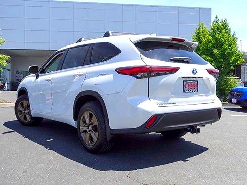 Used 2023 Toyota Highlander Bronze Edition AWD/4WD image 7