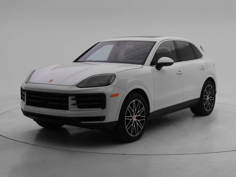 Used 2024 Porsche Cayenne image 1