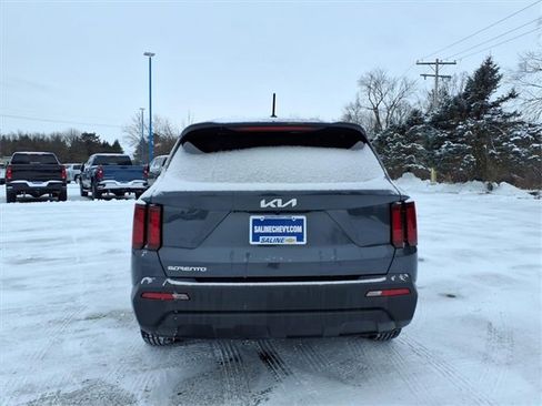 Used 2023 Kia Sorento LX image 6