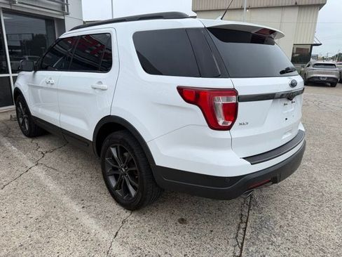 Used 2018 Ford Explorer XLT w/ Equipment Group 202A FWD image 6