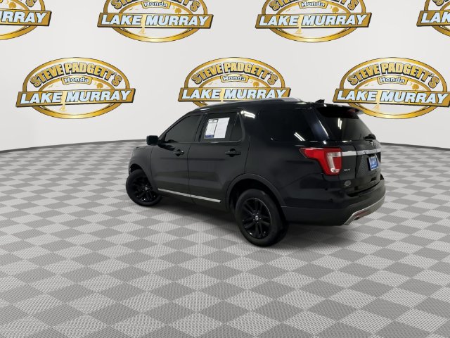 Used 2017 Ford Explorer XLT w/ Equipment Group 201A FWD image 2