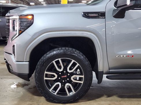 Used 2024 GMC Sierra 1500 AT4 w/ Technology Package AWD/4WD image 5