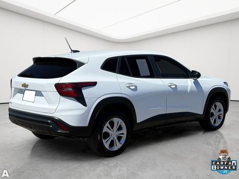 Used 2025 Chevrolet Trax LS image 7