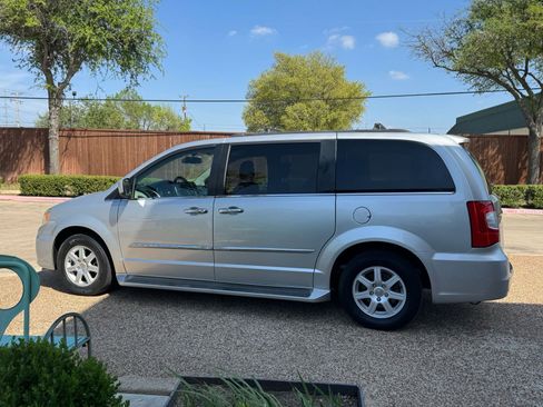 Used 2012 Chrysler Town & Country Touring w/ Entertainment Group #1 image 11