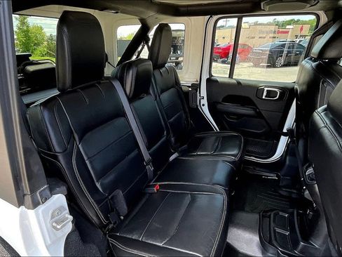 Used 2019 Jeep Wrangler Unlimited Sahara w/ Dual Top Group AWD/4WD image 24