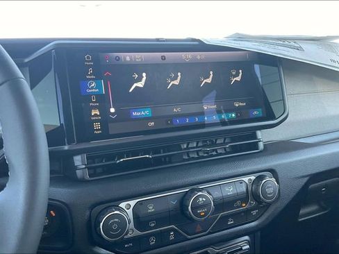 New 2025 Jeep Gladiator Sport image 7