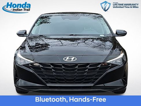 Used 2023 Hyundai Elantra SE image 2