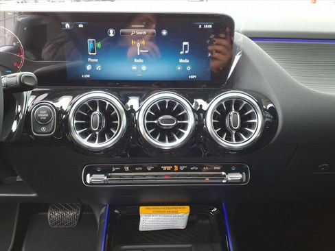 Used 2026 Mercedes-Benz GLA 250 4MATIC image 22