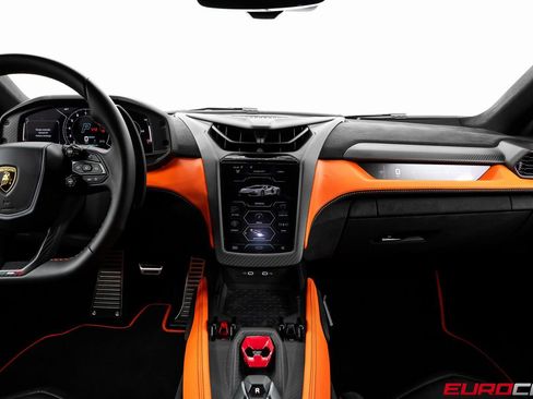 Used 2025 Lamborghini Revuelto image 28