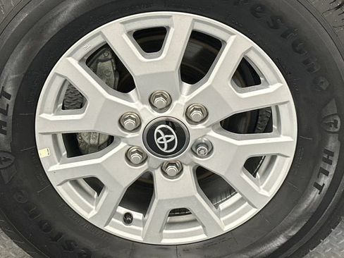 Certified 2024 Toyota Tacoma SR5 AWD/4WD image 20