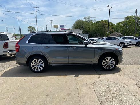 Used 2018 Volvo XC90 T5 Momentum w/ Convenience Package AWD/4WD image 5