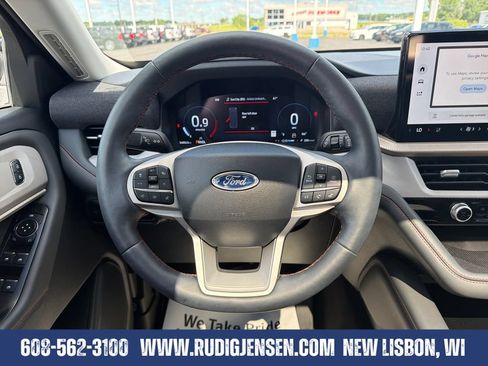 Used 2025 Ford Explorer Active w/ Active Comfort Package AWD/4WD image 14