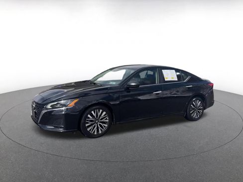 Used 2025 Nissan Altima 2.5 SV image 8