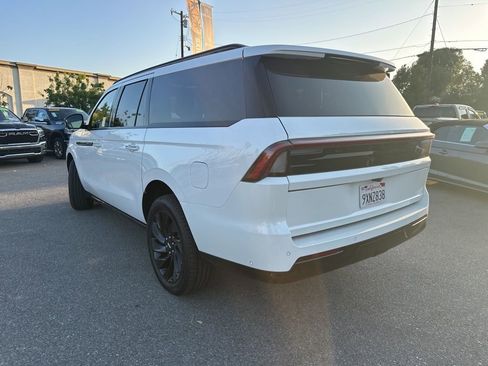 Used 2025 Lincoln Navigator L Reserve w/ Jet Appearance Package AWD/4WD image 4