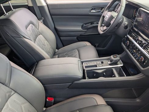 New 2026 Nissan Pathfinder Platinum FWD image 26