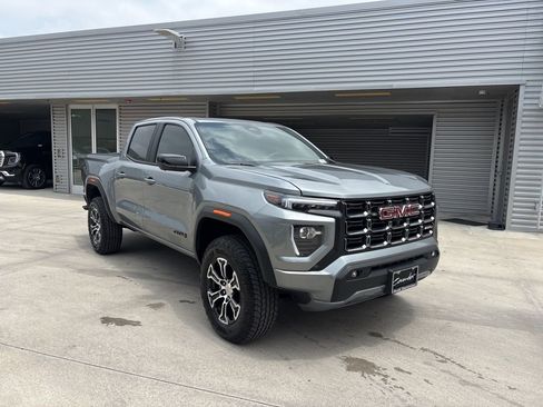 Used 2025 GMC Canyon AT4 w/ Technology Plus Package AWD/4WD image 3