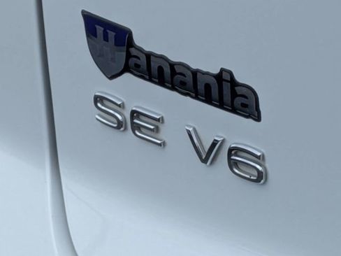Certified 2021 Volkswagen Atlas Cross Sport SE FWD image 12
