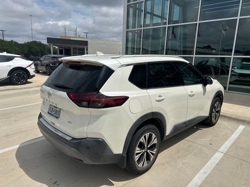 Used 2021 Nissan Rogue SV w/ Premium Package FWD image 4
