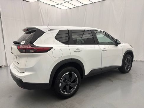 Used 2024 Nissan Rogue SV AWD/4WD image 13