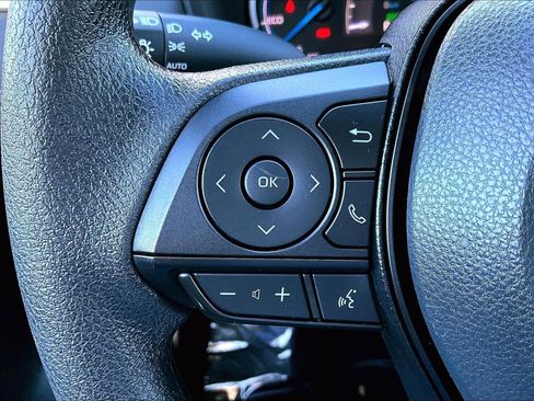 Used 2025 Toyota RAV4 XLE image 17