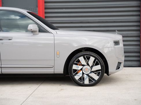 Used 2025 Rolls-Royce Cullinan image 12