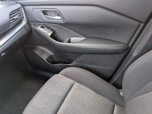 Used 2025 Nissan Rogue SV AWD/4WD image 18