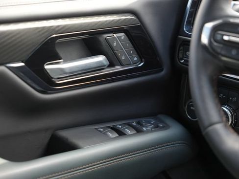Used 2025 GMC Yukon XL AT4 w/ AT4 Premium Package AWD/4WD image 16
