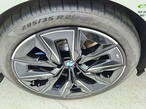 Used 2023 BMW i7 xDrive60 w/ Executive Package 2 AWD/4WD image 59