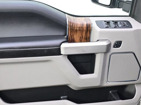 Used 2018 Ford F150 Lariat w/ Equipment Group 502A Luxury AWD/4WD image 21