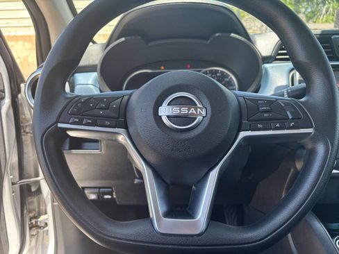 Used 2025 Nissan Versa SV FWD image 27