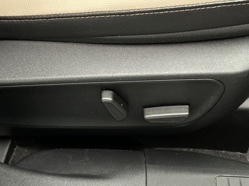 Used 2020 Ford Escape Titanium AWD/4WD image 13